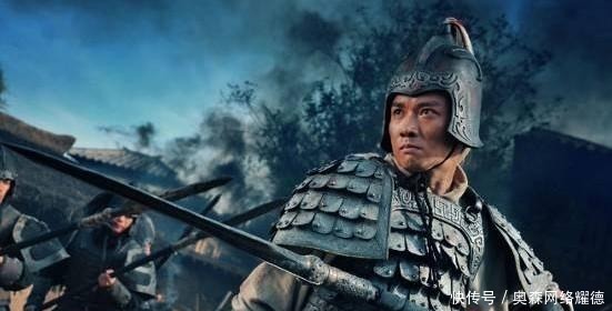 关羽|同是五虎上将,关羽不服马超也瞧不上黄忠,为何对赵云从来没意见