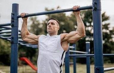 动作|三角肌前束没必要练那么三角肌后束其实也没必要练