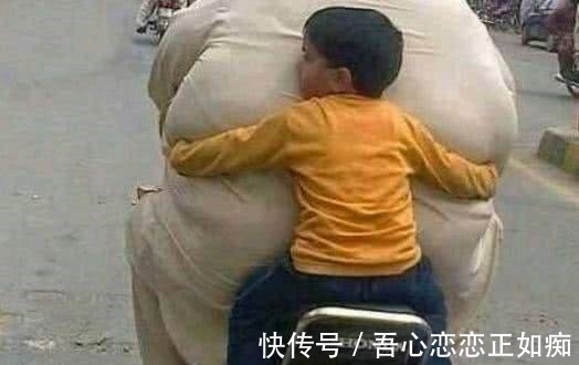 |搞笑图片幽默段子笑话:哈哈,卖家真会做生意,还给猪头戴上墨镜