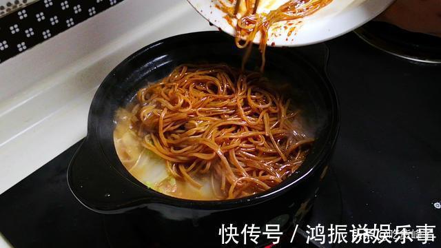 味道|做白菜炖粉条时，牢记“3要点”，炖出的菜味道正，鲜香四溢