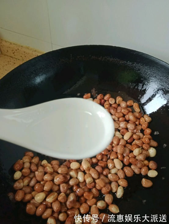 可口|炒花生米，只用油炒就错了！多一步操作，香脆可口，放7天不返潮