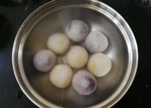 这样做的汤圆表皮清透，口感Q弹，还能美肤润燥，元宵节就吃它