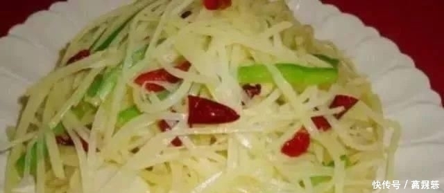 炒土豆丝时不要直接焯水,多做“这一步”土豆丝又亮又脆还入味