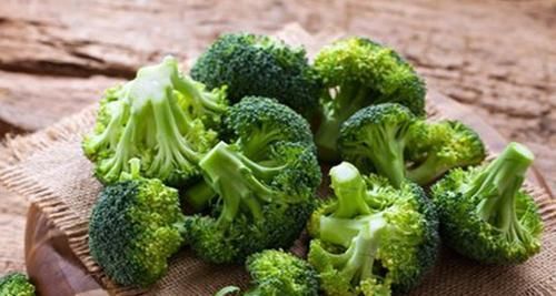 更好|女人若想身體健康，不妨多吃3種食物，對(duì)子宮也有好處