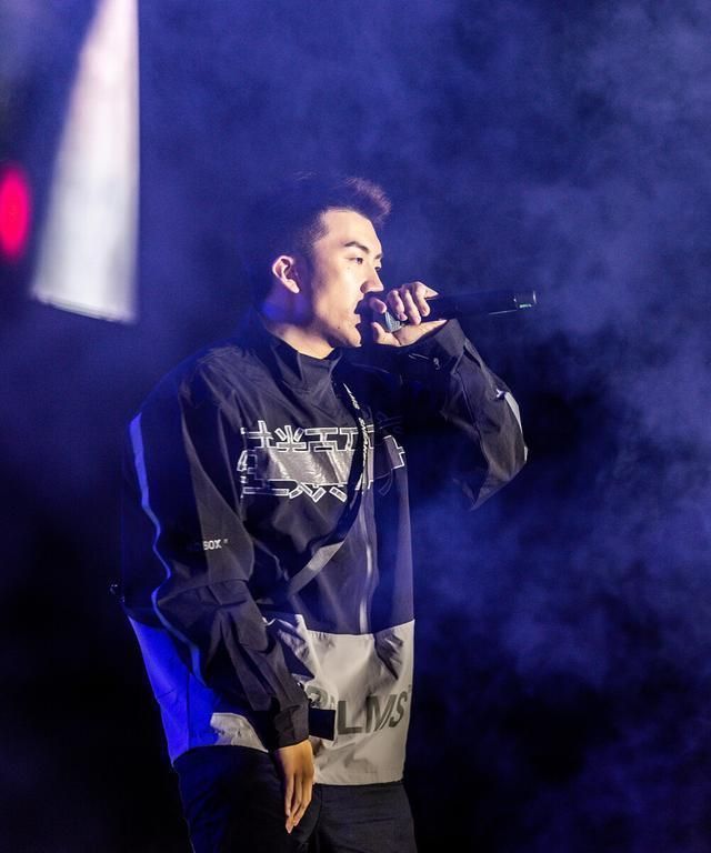 昔日好友彻底翻脸，活死人新歌DISS福克斯，说唱圈也难逃利益二字