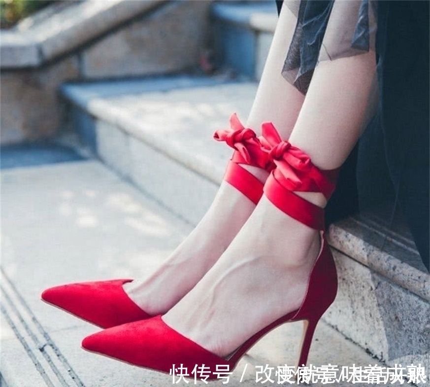 高跟鞋 这款简约大气的高跟鞋,自然彰显出高级感