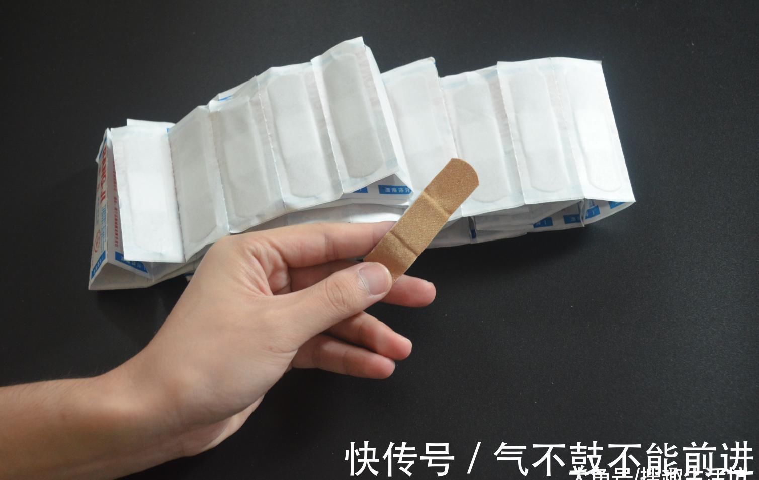 创可贴|创可贴贴在眼镜上太厉害了, 解决了很多人的困扰, 看完赶紧去试试