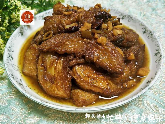 在家做茄子，我教你一招，不仅不吸油，味道比红烧肉还香！