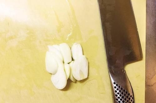 南瓜别再做南瓜饼了，这样做非常的好吃，一次2盘不够吃