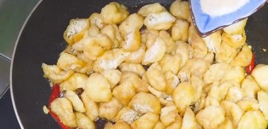 做法简单,好吃下饭,是家庭餐桌的必备家常菜,比吃肉还解馋