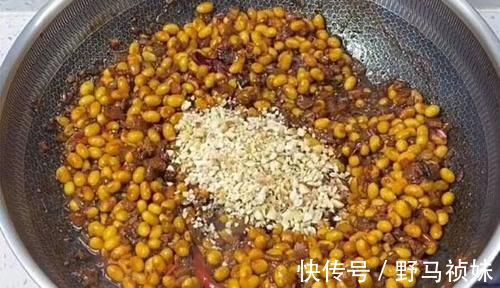 浸泡|黄豆要提前给它浸泡一夜，不腌不焖，切碎一炒，随吃随取也是很方便，特方便