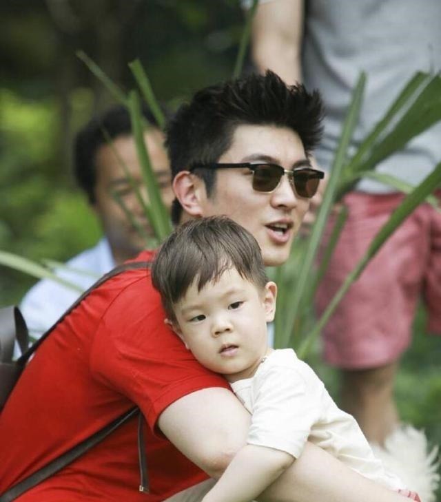 嗯哼大王长大了，变双眼皮越来越像霍思燕，要比爸爸杜江还帅了！