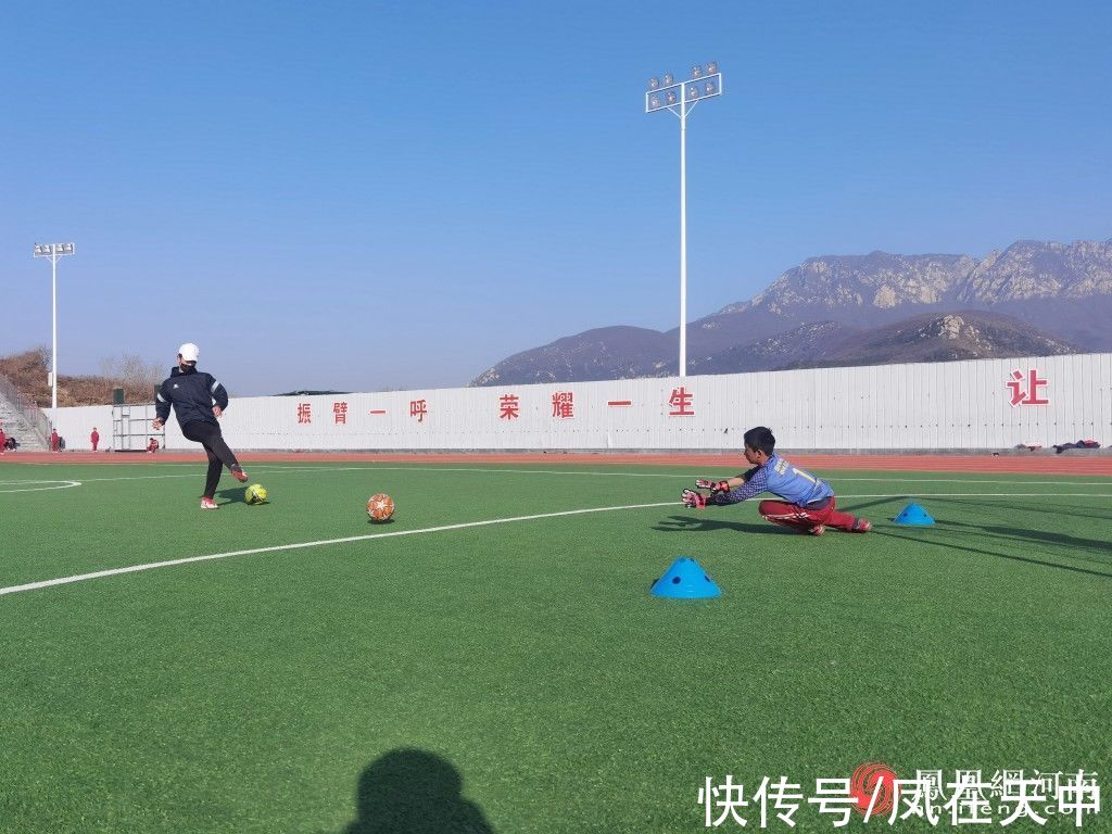 足球场|立长远 久久为功——鹅坡足球少年