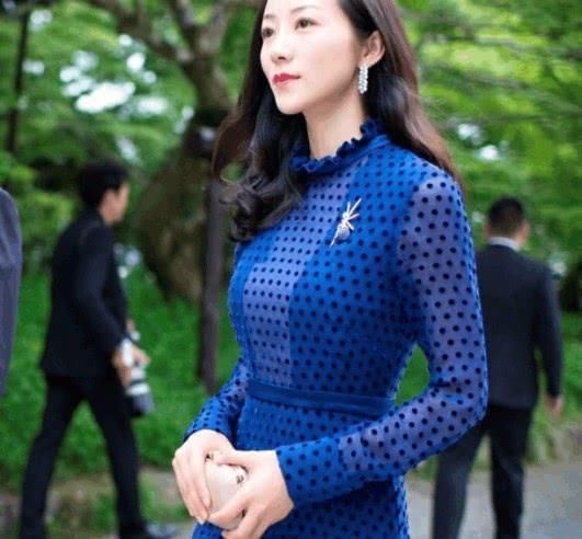 碎花|碎花裙“大势已去”,雪纺裙早春必备,时尚又减龄