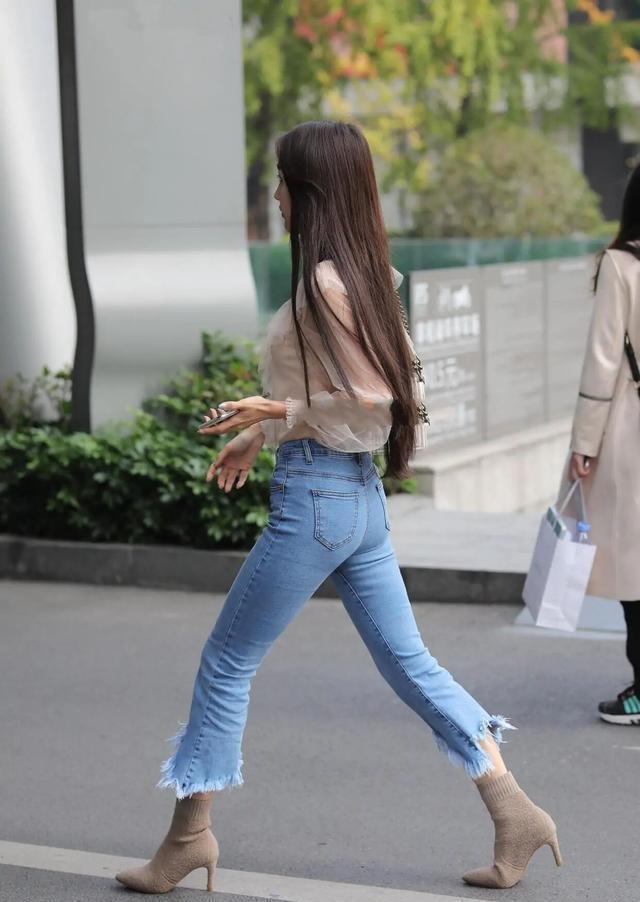 款式|有了“喇叭裤”的点缀, 既减龄又舒适, 潮人都爱这么穿!