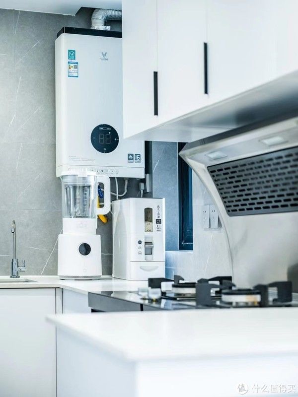 装出禁欲感，超实用的设计没有浪费一丝空间|魔都46㎡ 复式| 厨房