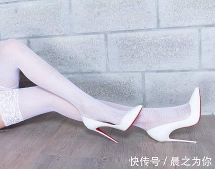时尚女王 女性穿上细跟尖头鞋,可以轻松展现时尚气质!