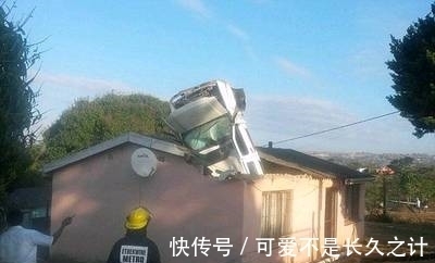 |搞笑图片幽默段子笑话:哈哈哈,这辆车是从天上掉下来的么