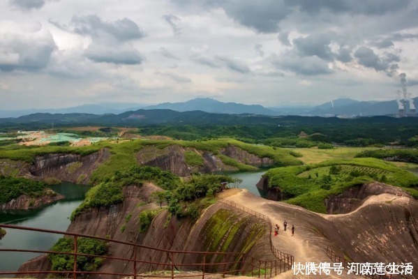 红岩|被抖音带红的一个村，有最壮观的丹霞地貌，誉为上帝遗忘的地方