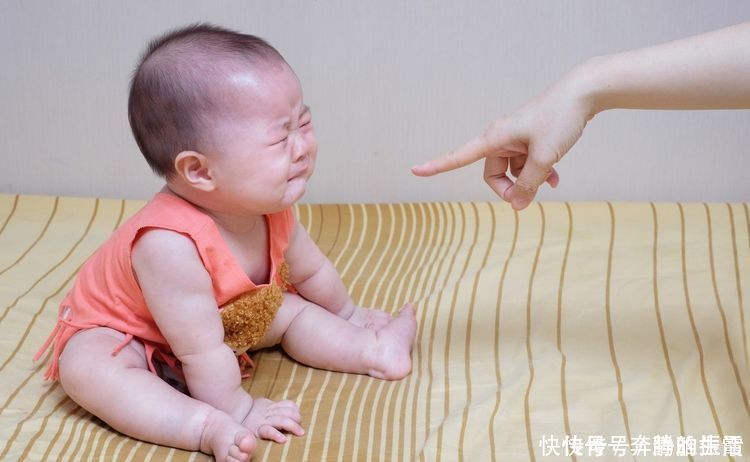 裤子|宝宝把尿如何进行,何时进行才是正确的宝妈想知道的都在这里
