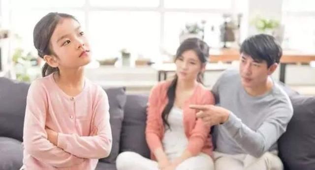 回击|熊孩子用购物车多次撞人,亲妈却视而不见,被撞者回击亮了