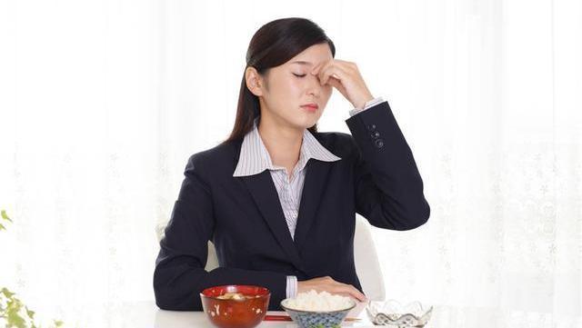 结节|甲状腺有结节避开2诱因，常喝2水，多吃2物，结节或慢慢变好