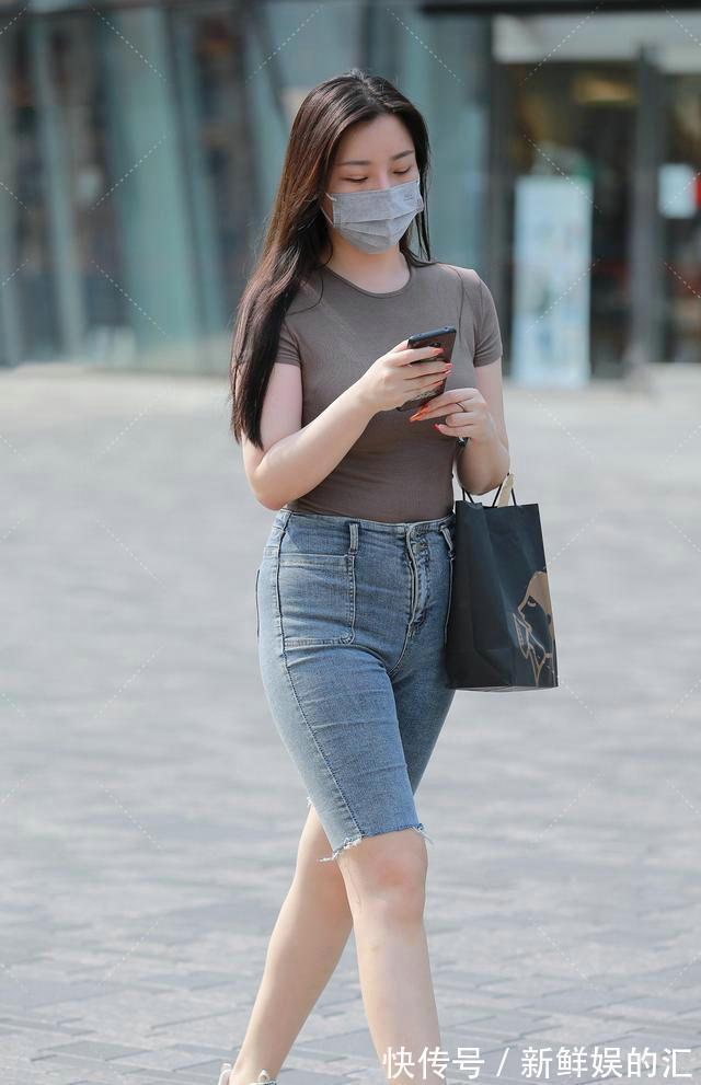 黄色系 舒适百搭的打底裤衬出美丽的自信感,显得腰细腿长,穿出大气