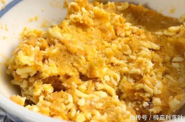 饺子皮|一个红薯，几张饺子皮，这样做香酥可口能拉丝，孩子超爱吃！