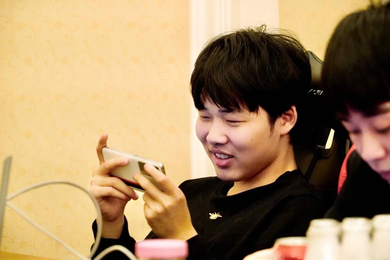 猫神五排遇到ag,战绩说明问题,rngm用1400万补弱?