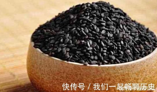 掉头发|每天睡前常吃点，白发悄悄变回黑发，拥有乌黑亮丽的秀发