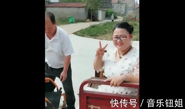 吕娟|6年前那个坚持要当妈妈的无腿妻子,诞下双胞胎后,如今活成这样