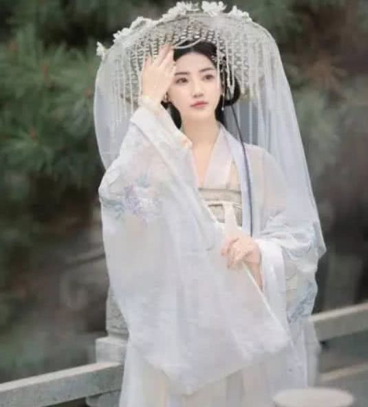 答案|趣味测试：你在古代是皇后、宠妃还是弃妃？选件汉服，测出答案！