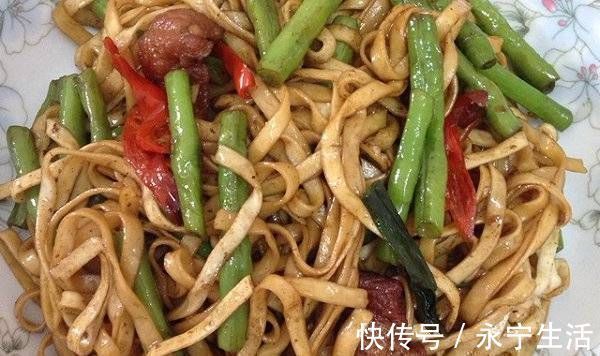 面条不用煮、不用炒,大厨教你,比煮的好吃,比炒的省时还简单