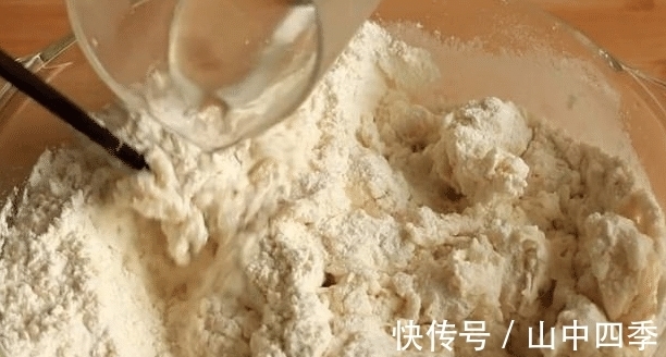 做法|买了20年手抓饼,才知道做法这么简单,1分钟学会,2块钱做一大锅