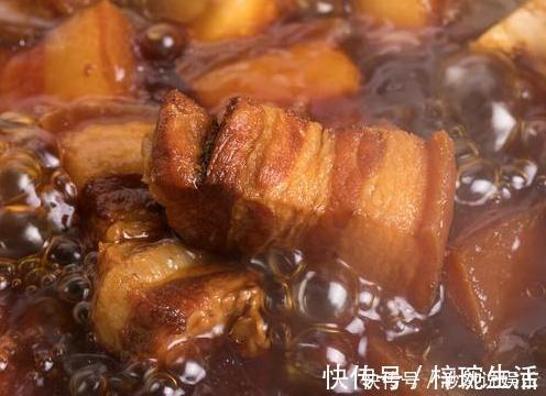 炖肉时，别只会放花椒八角了，多放2味料，越炖越软烂，越炖越香