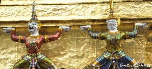 郑信|皇帝赠乡亲18缸咸菜，遭乡亲嫌弃，扔了17缸后打开一看，傻了！