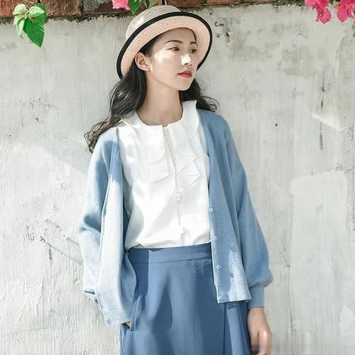 你还在穿风衣吗？试试这3款“短外套”吧，穿脱方便百搭实用