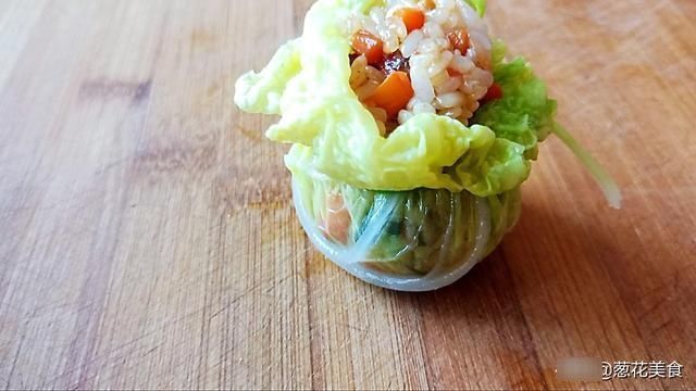香菜梗|年夜饭用白菜做一个白菜福袋，寓意好还好吃，新年里讨一个好彩头