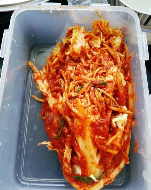 【食物恋】韩国朋友教我的辣白菜做法，酸爽开胃，正宗得很