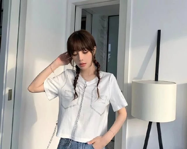 李小璐痴迷网红少女风写真 双马尾扮萝莉不要太嫩图3