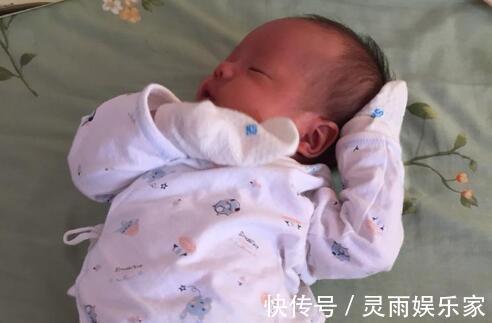 亮光|宝宝睡觉为什么歪着脖子或许是下面5个原因,你家宝宝中了么