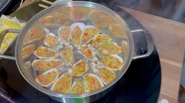 懒人最爱的蒜蓉满满的生蚝，因为它我都爱上做饭了