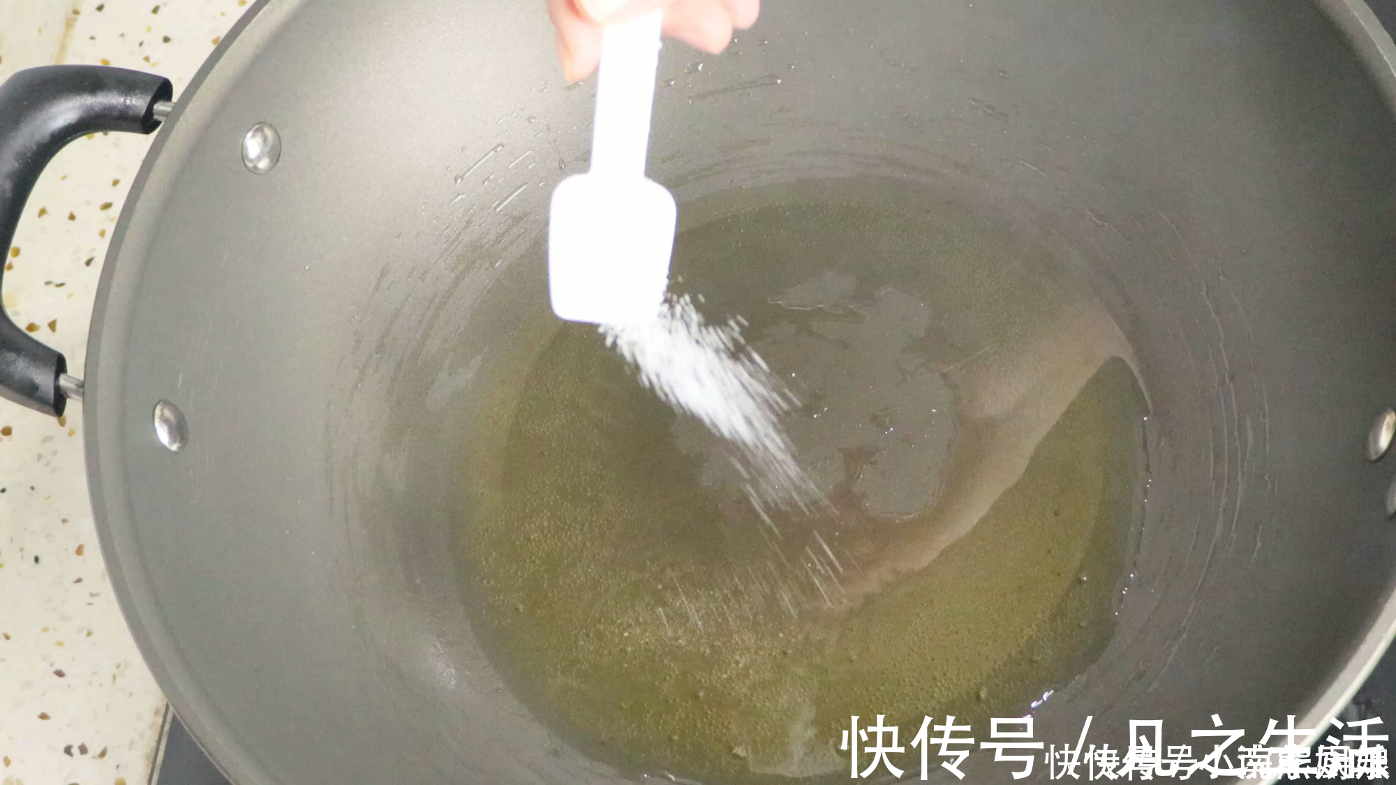 无论煎什么鱼，只要牢记“1道口诀”，煎出来的鱼不破皮还不粘锅