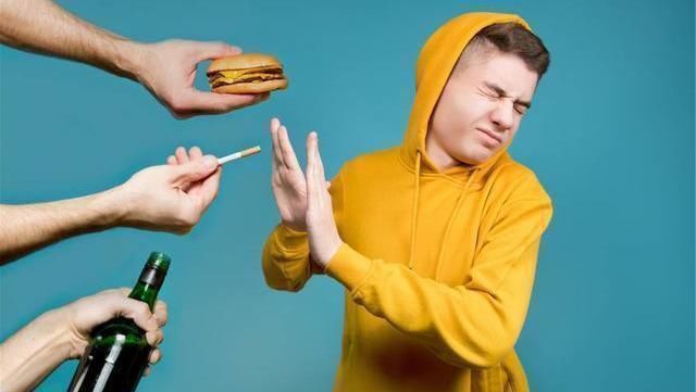 肥胖|血糖超标的人，身体可能出现3个异常，若没中，血糖还算平稳