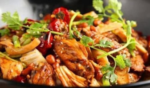  萝卜|精选美食：干锅蒜香鲳鱼、萝卜炖牛肉、牛肉酥皮饼、干烧鸡翅锅的做法