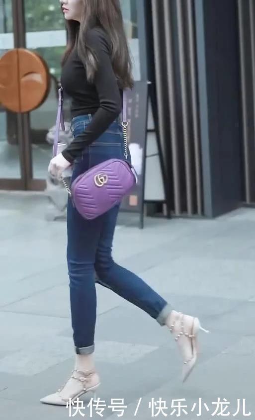 双腿|街拍这个靓姐穿8cm高的“吸盘鞋”,双腿迈开1米,是怎么做到的