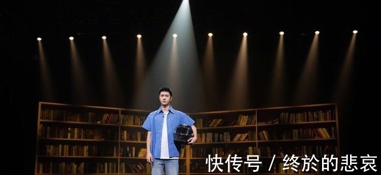 可爱|王一博毕业礼，动作显露真容，最酷的人做最可爱的事