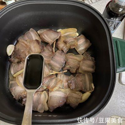 这道蒜苔炒腊肉香极了，儿子三天两头就要吃