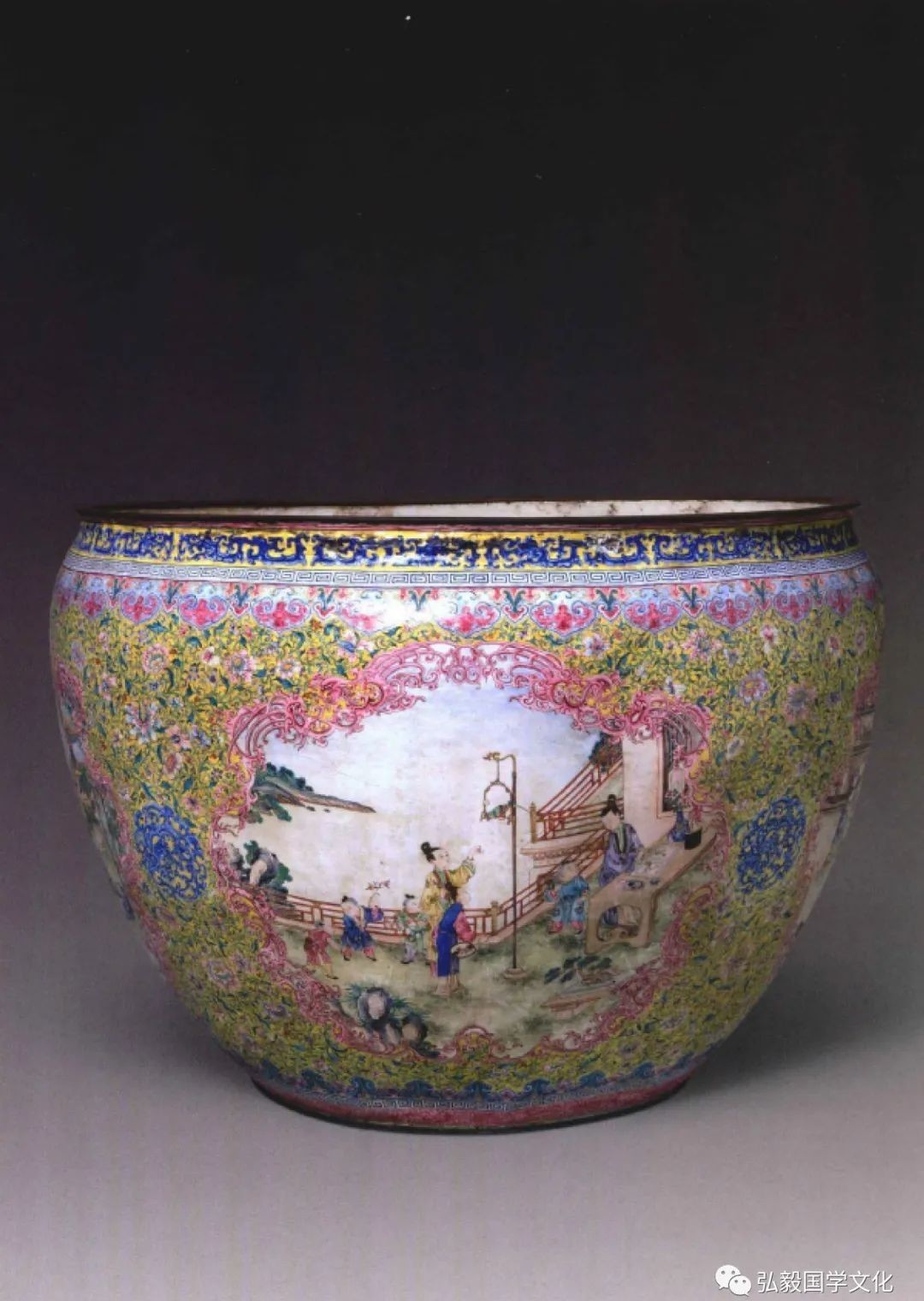 故宫珍藏宝物,极其考究的清乾隆画珐琅器,体现了高超的工艺水准