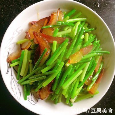 这道腊肉炒菜合集发到朋友圈，留言全说被馋哭